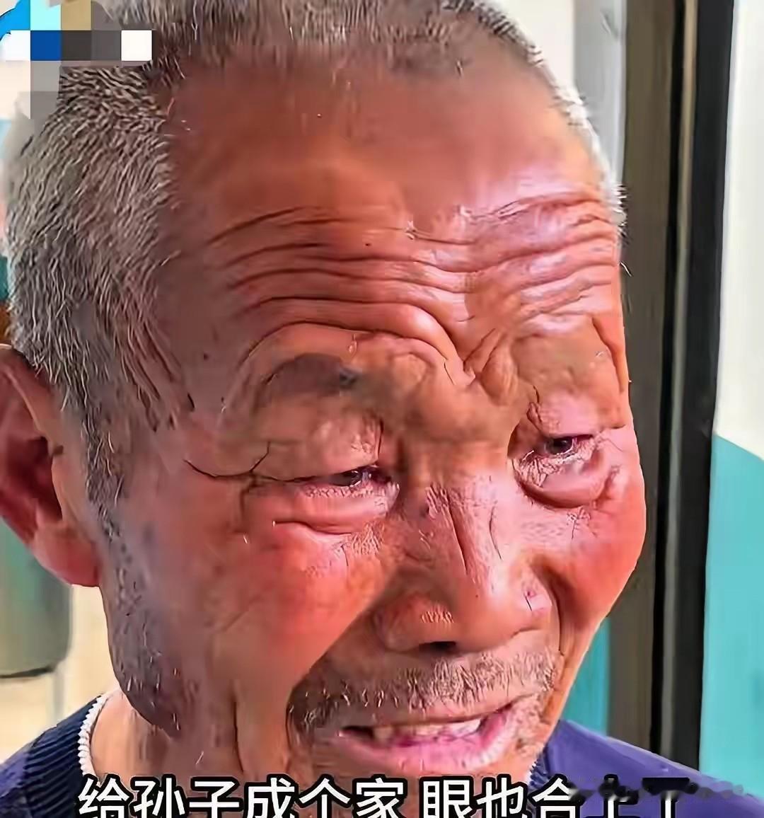 让人泪目了！山东，84岁老人卖了家里的羊，一分钱省不得花，全部交给了儿媳，儿媳不