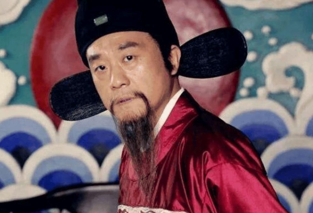 朱棣登基后，派人请刘伯温之子刘璟入京。可刘璟称病不出，于是朱棣下令将刘璟逮到京城