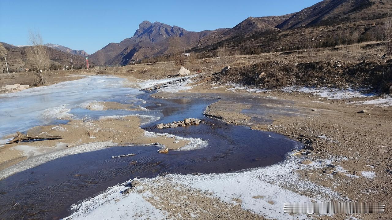 奎素沟，饮用水一级水源地
🍁水质清澈，终年不息。来此沟游览，即使忘记带水，清澈