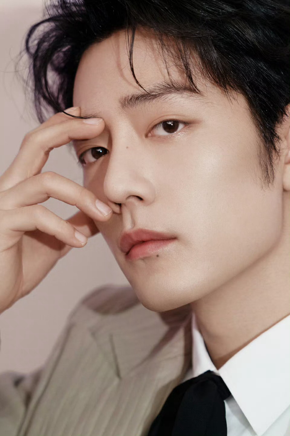 肖战 2026电视剧品质盛典的造型出图，这次造型是来自Amiri 2026春夏系