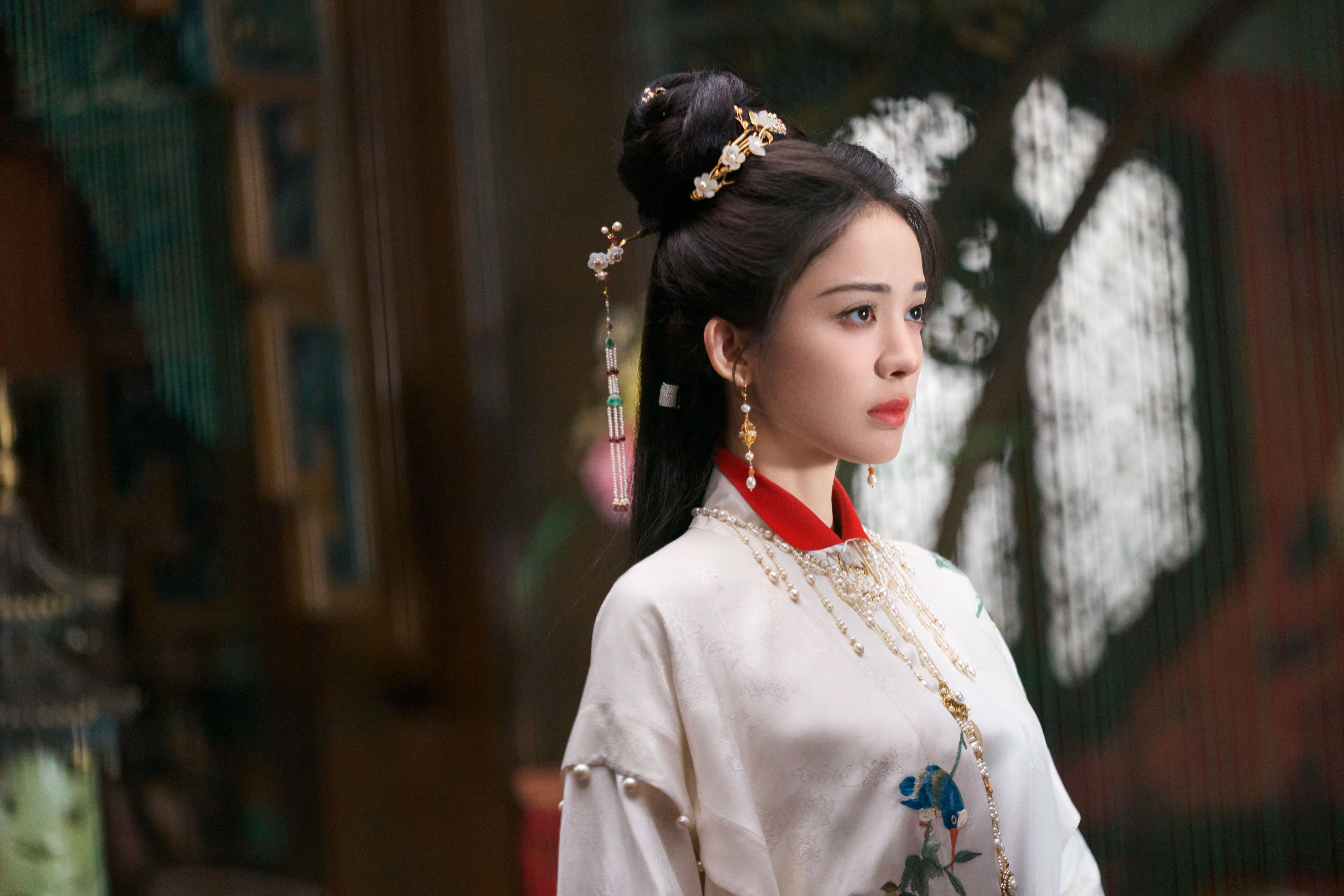 娜扎 《玉茗茶骨》荣善宝☽ 剧照-白衣+红领2️⃣这套蛮好看哒～图也多～～～（至