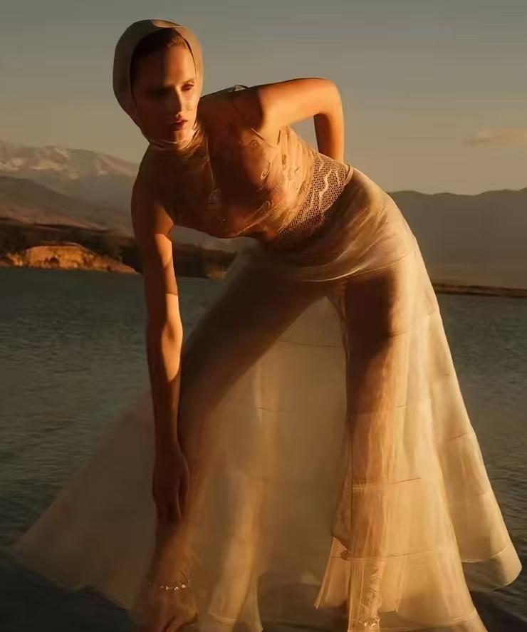 iselle Norman for Vogue Hong Kong 2025：P