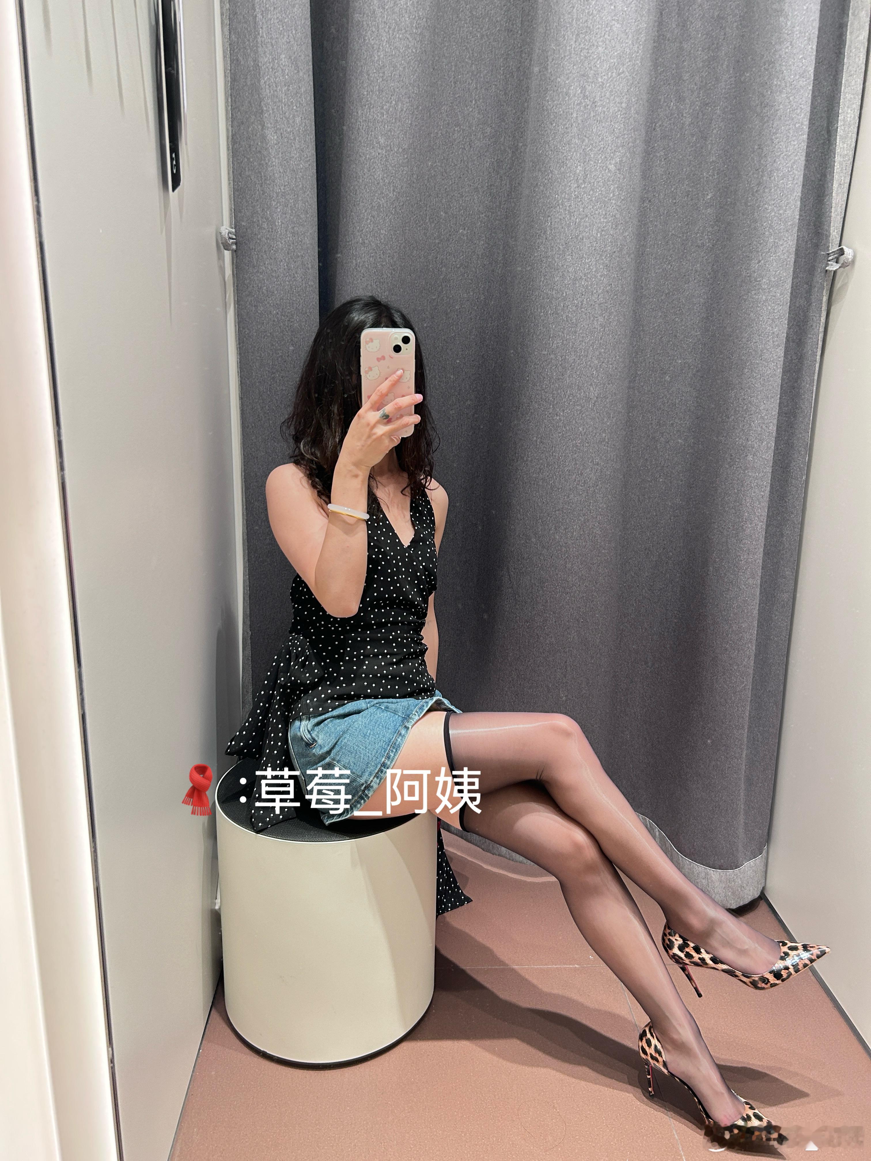 我会永远欣赏你  任何模样🧦：轻禾「曼陀罗」极光长筒黑色轻禾无瑕 ​​​
