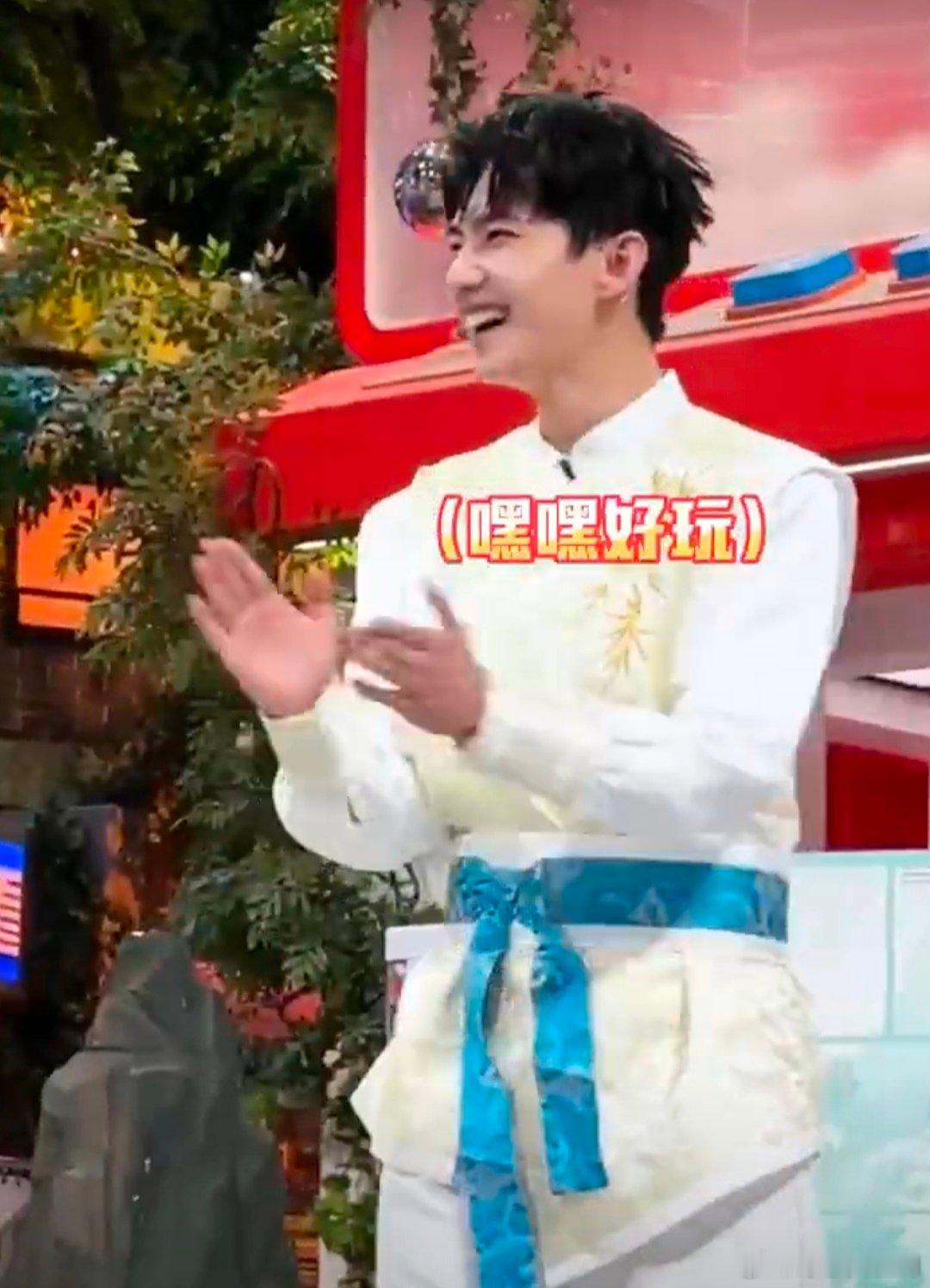 杨洋杨迪泼水泼急眼了 你好星期六《凡人修仙传》剧组真会玩！好六街泼水大战即将上演