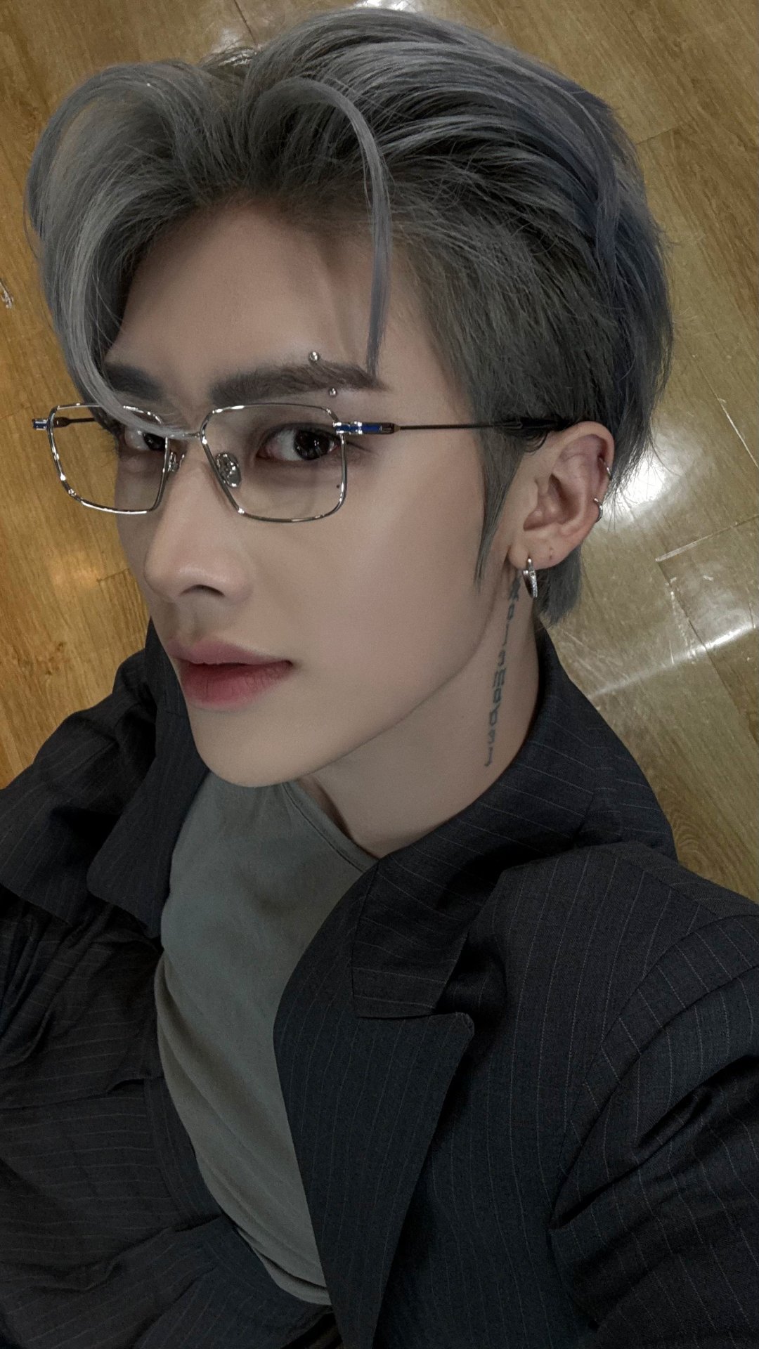 半背头的统治者 