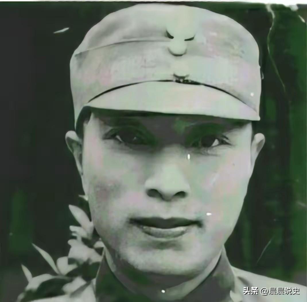 1945 年，打入日伪内部的王三川，身份已经暴露了，汉奸劳乃心让他回来商讨要事，