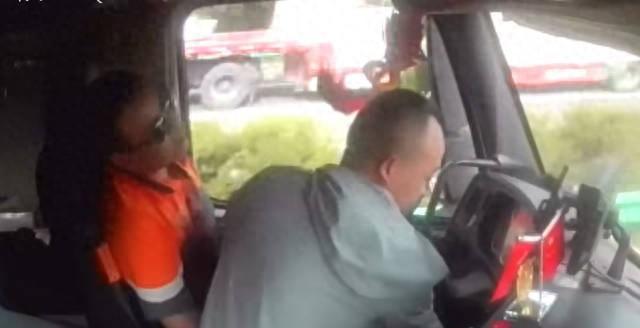 高速路上，生死时速！陕西一货车司机被马蜂叮咬后陷入昏迷，危急时刻，谁来拯救这场灾
