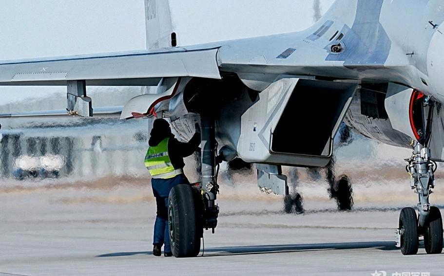 “北疆海东青”新年开训组图[看]

歼-16大象漫步等

烽火问鼎计划制胜空天 