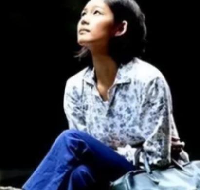 1995年，嫁给农民的女知青，突然将满满一瓶的农药倒在了嘴里。临终前，她只说了一