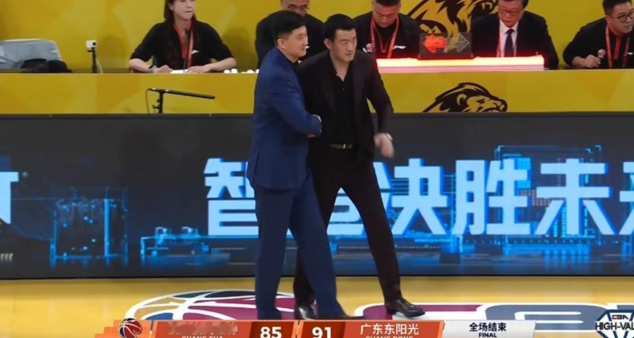 广东宏远一波三连胜，重回第3
北京不敌上海，掉到第4，深圳少赛一场，暂时排在第5