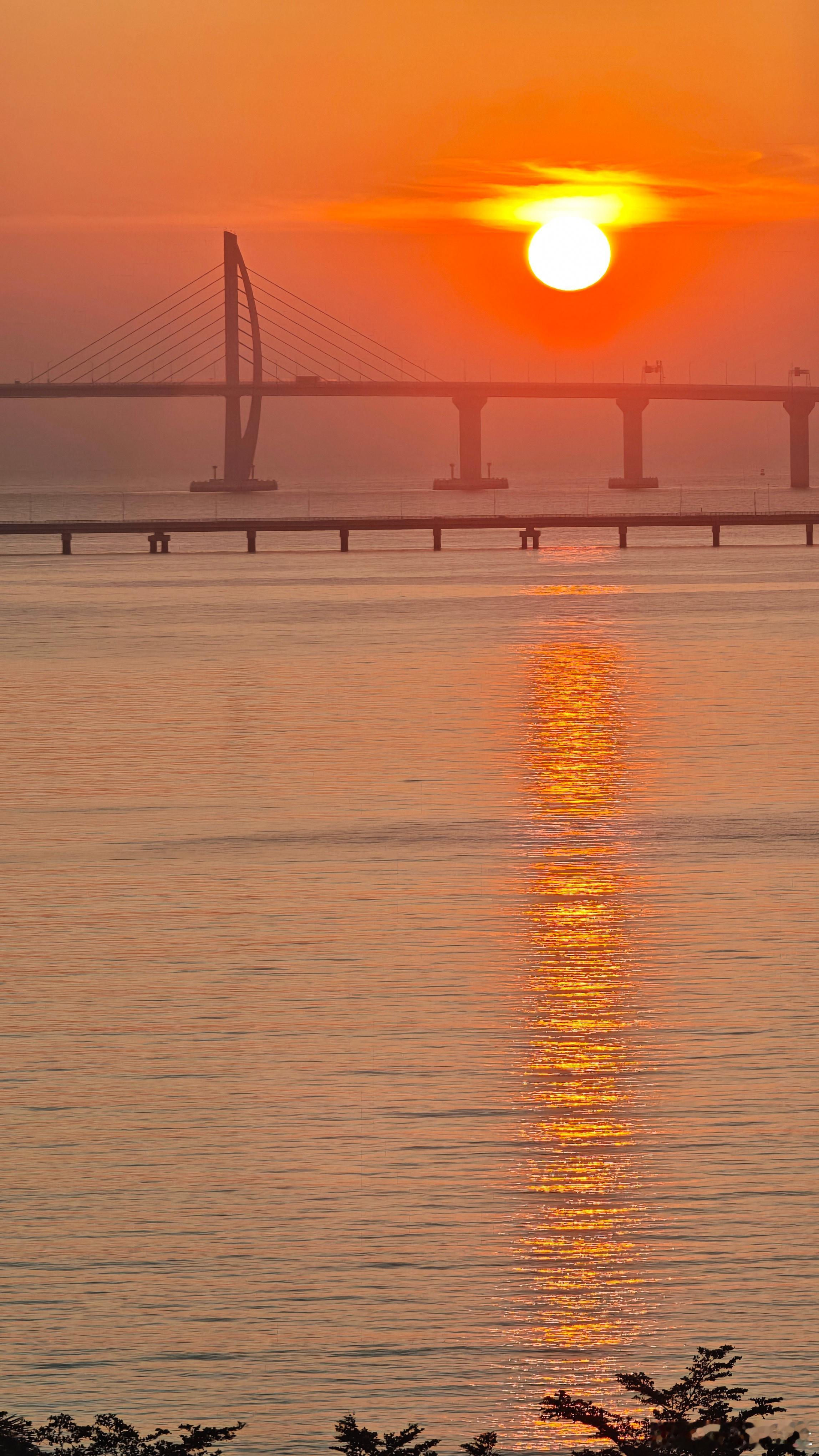 海上升红日早啊大家早晨听着海浪醒的日出 珠海