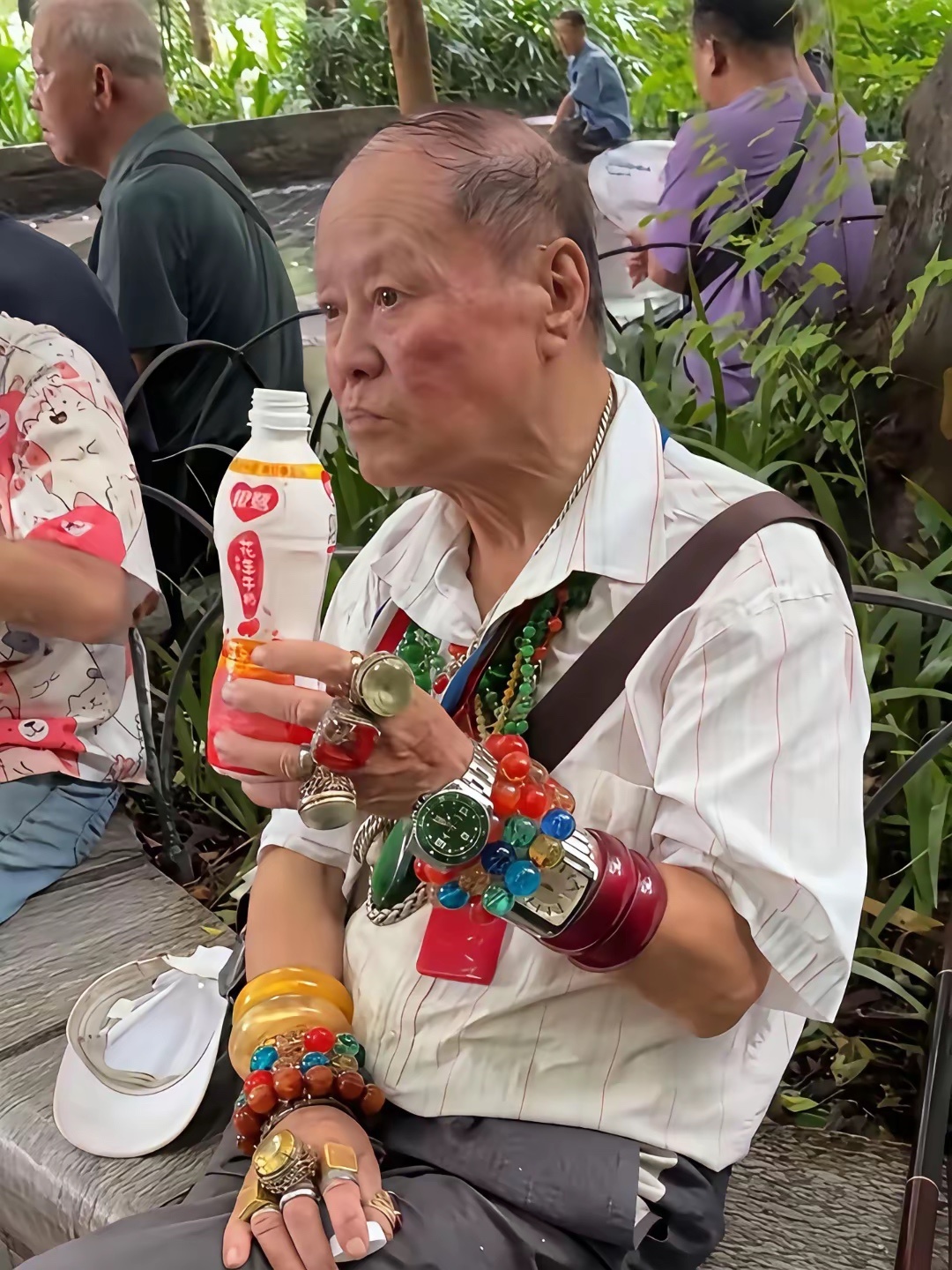 就逛个公园，没必要这么认真吧 