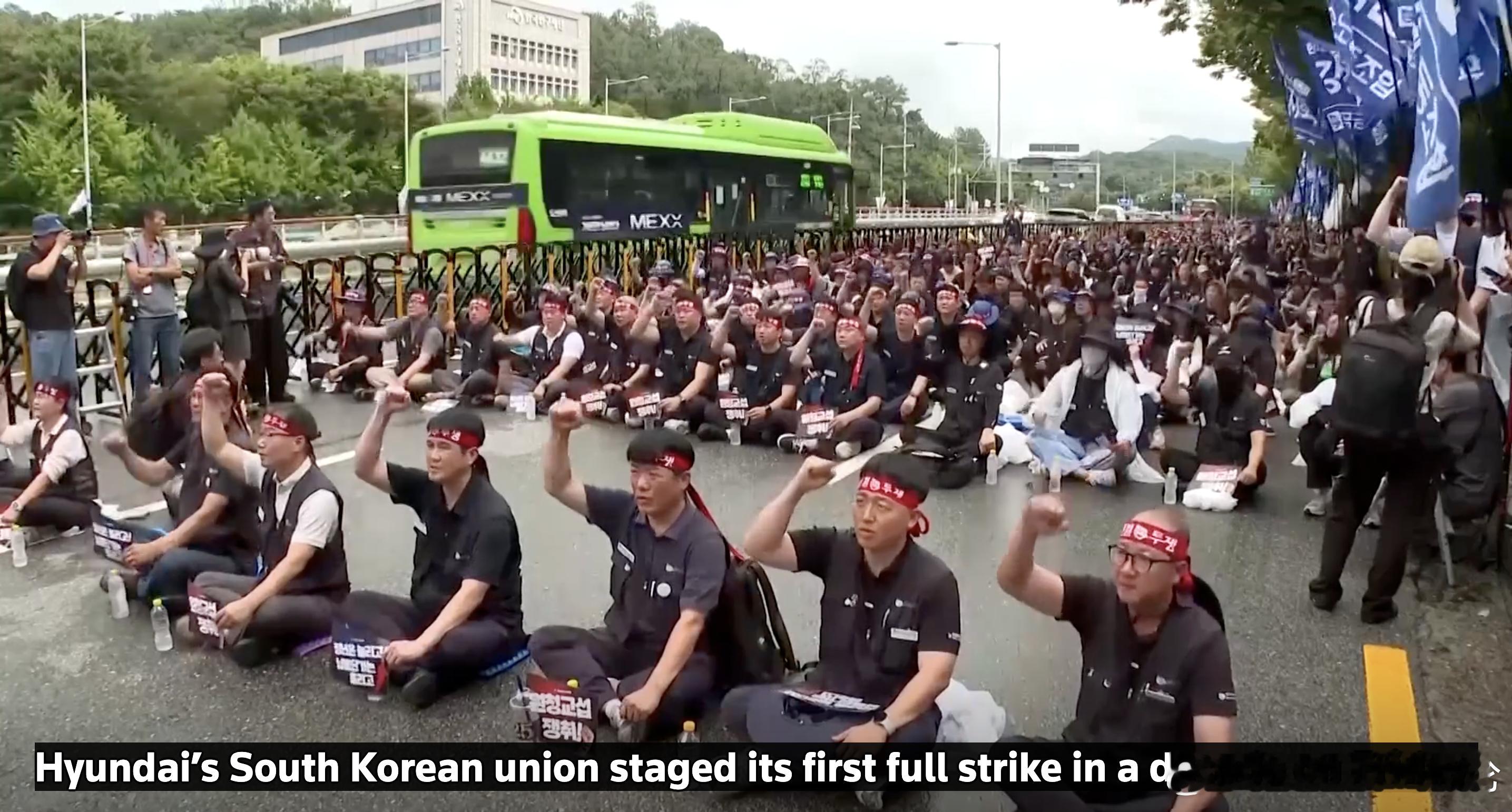 现代汽车4万人罢工8月21日，据路透社报道，现代汽车韩国工会因工资谈判陷入僵局，