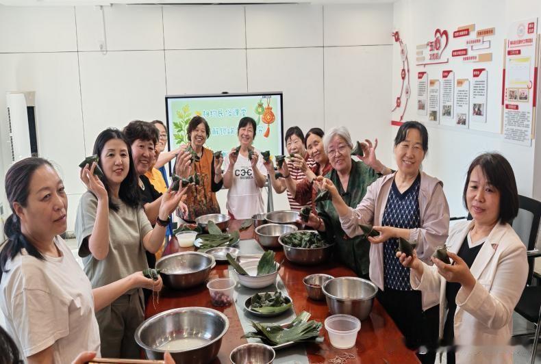 万柏林区狮头苑社区端午主题活动暖心启幕 民俗相伴关爱同行

端午将至，为传承传统