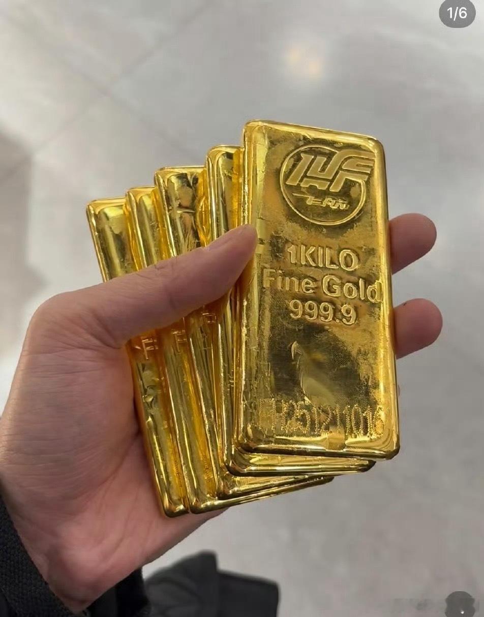 黄金暴跌最近的黄金太刺激了，今天高位买的估计今晚睡不好觉了普通老百姓就别凑热闹了