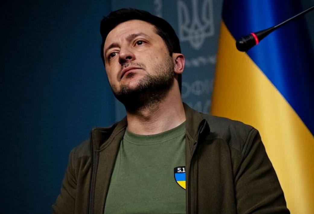 乌克兰政坛直接上演“宫斗大戏”，泽连斯基想靠人事调整攥紧权力，结果被议会当众掀桌