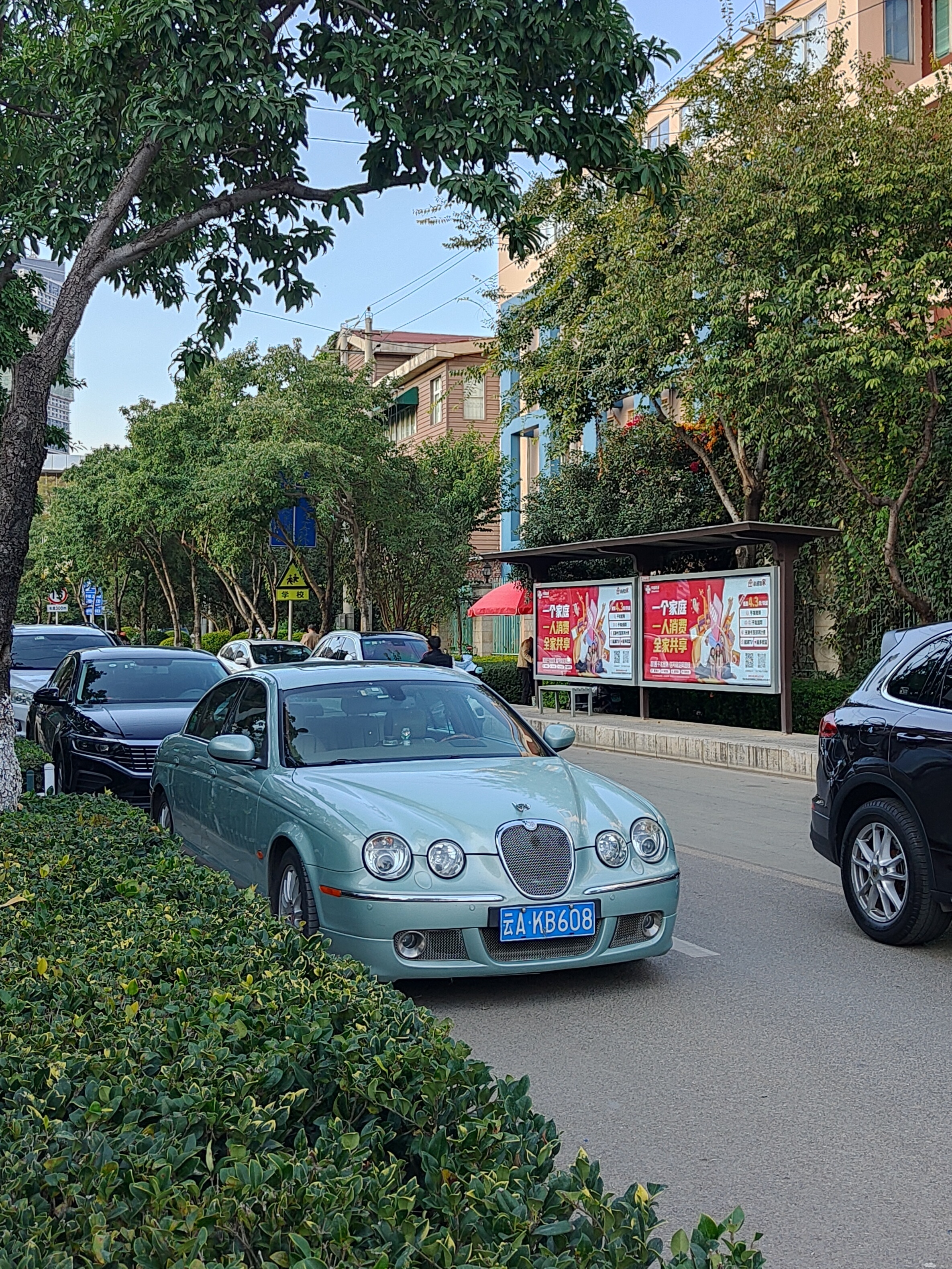 英伦风爆表的捷豹汽车，很多人换丰田标的北汽陆霸，以及玛莎拉蒂还不是Low货的时代