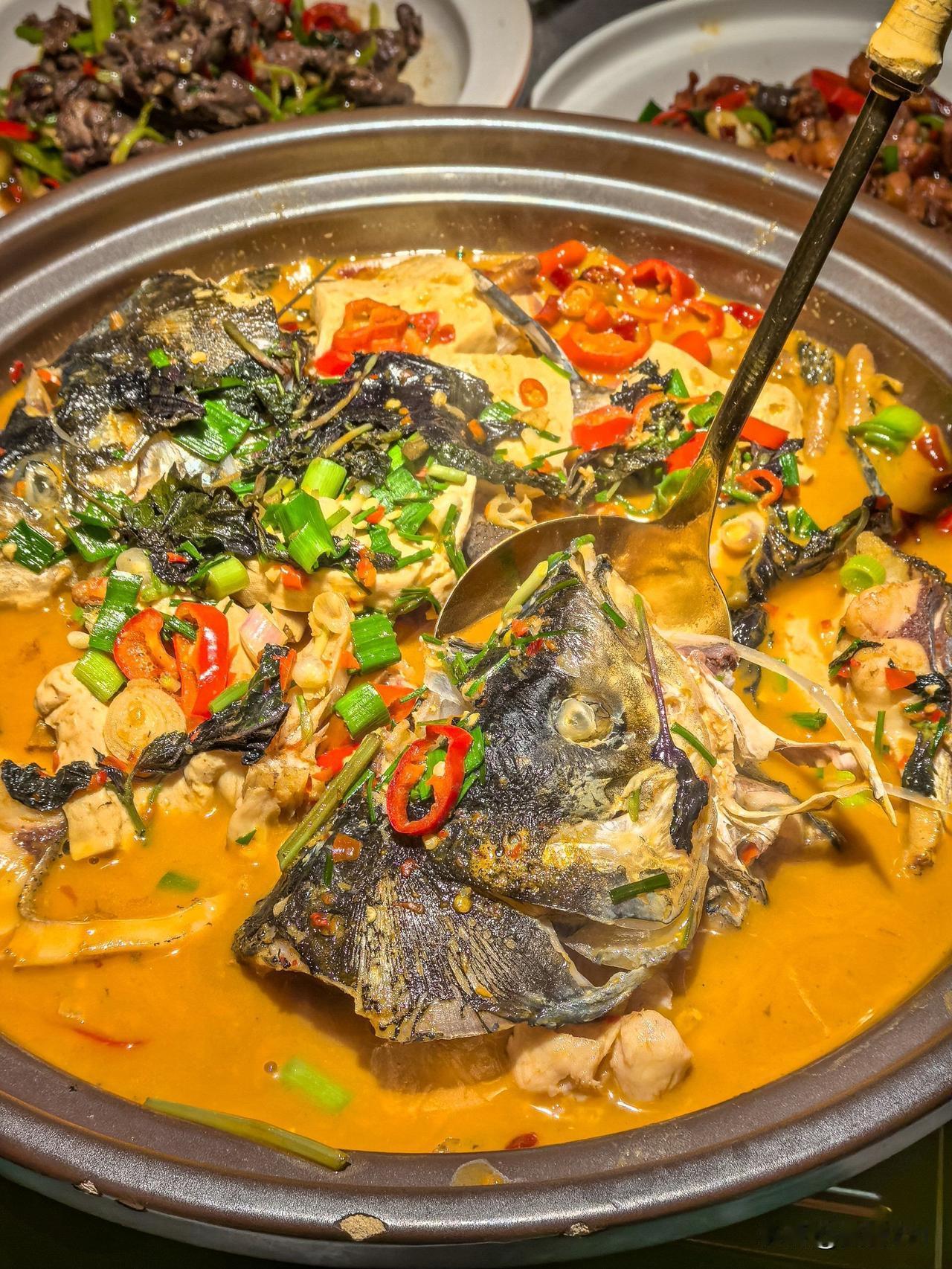作为一个吃遍浙江的美食爱好者，我心中对浙江11个地市美食排名如下：
第1名：衢州