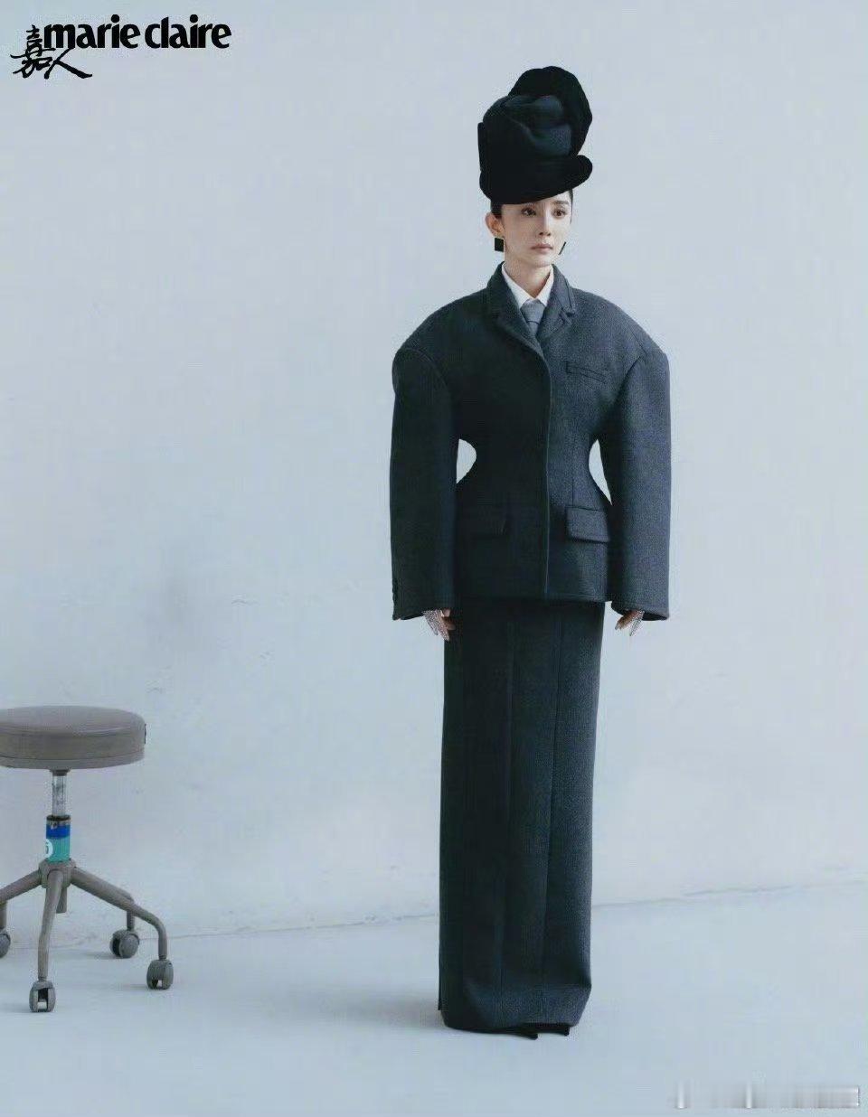 杨幂《嘉人》封面和钟楚曦《ELLE》封面撞衫，各有千秋啊！都很漂亮