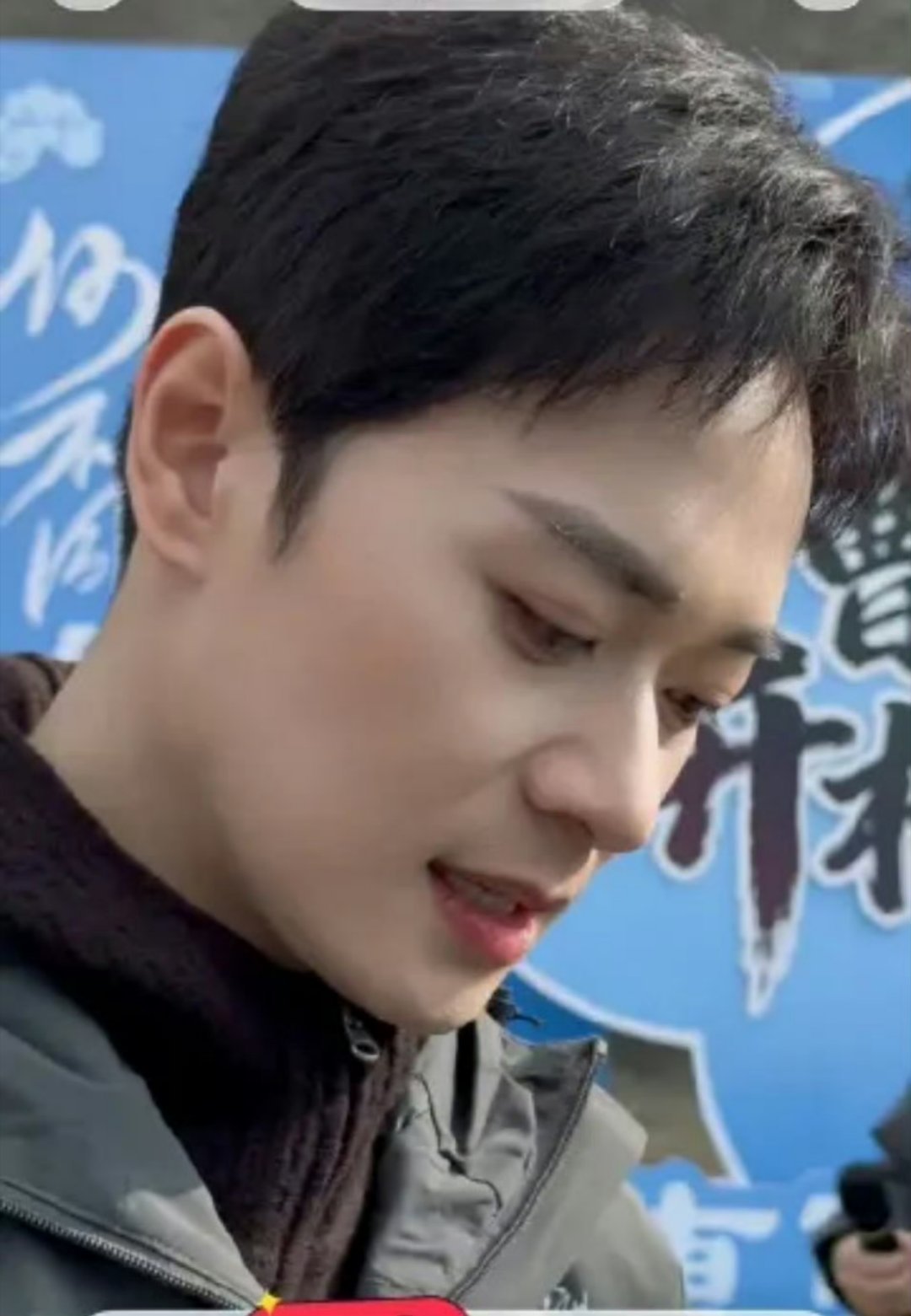 太会拍了吧，这个视角感觉直接躺曹骏怀里了