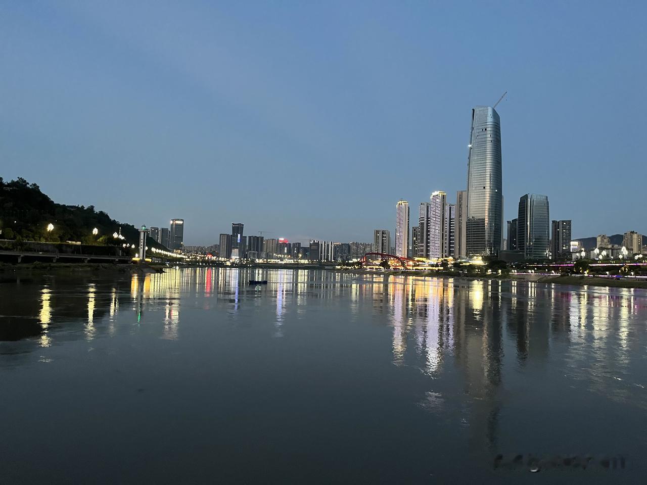 今天冬至，四川这边风俗习惯必吃羊肉，工地上一个包工头上午就当面给我说晚上请我吃羊