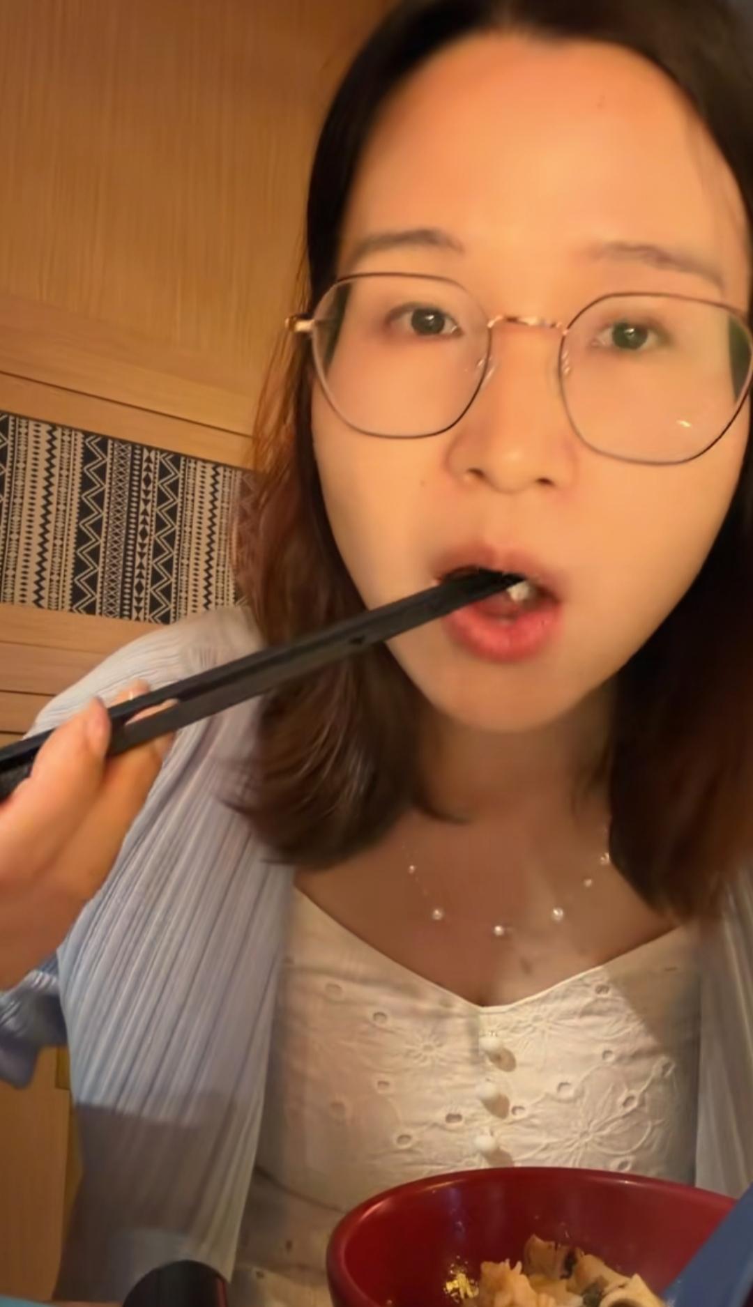我开始有点理解A妈了！
温柔顾家、孝顺懂事的三胎宝妈，谁会不喜欢啊？不仅是因为她