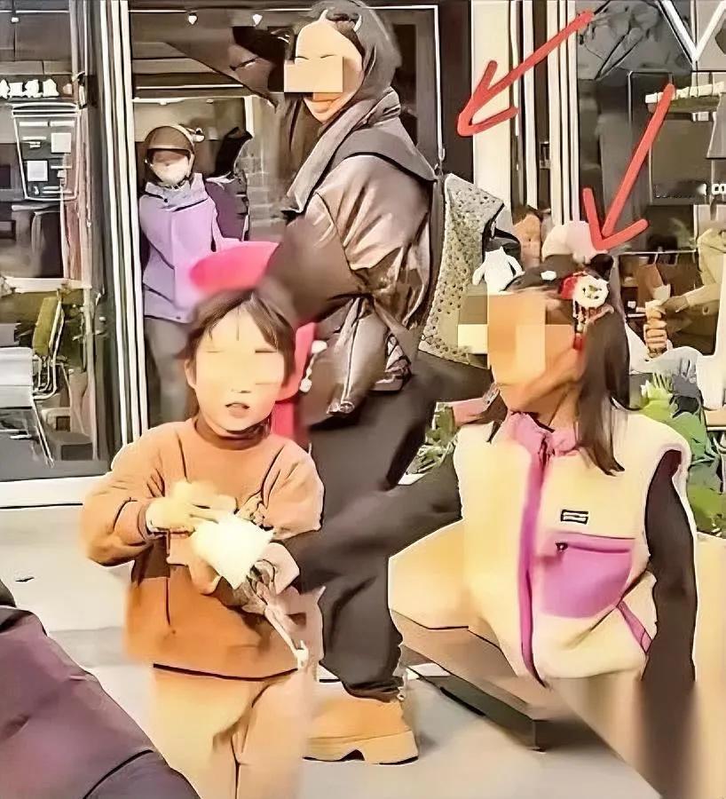 小朋友攒了半天的勇气，居然被一盆“冷水”浇没了。

上周侄女第一次攥着我的保温杯