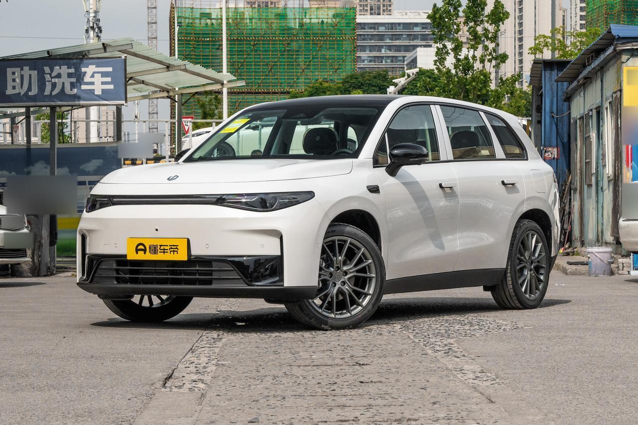 陪朋友蹲了一个月，实测15万价位热门选手——零跑C10 2025款纯电605悦享