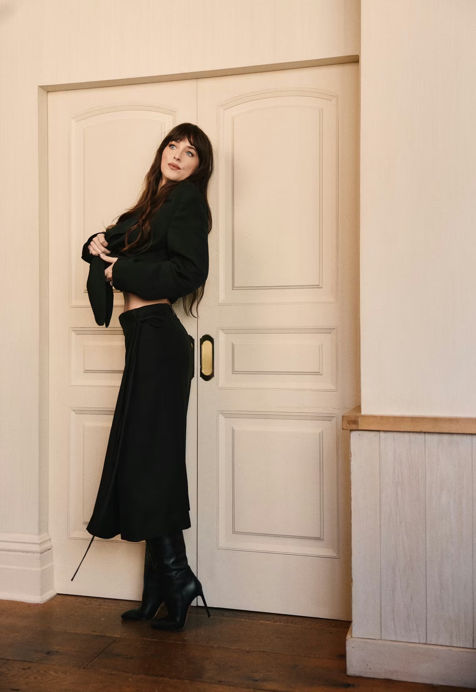 达科塔·约翰逊为《W》杂志2026年2月拍摄的两张写真照摄影师：Emilio M