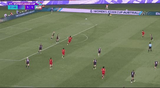 这一届女足国家队最让人眼前一亮的球员就是王爱芳了，年纪也就刚20，踢的是真的很生