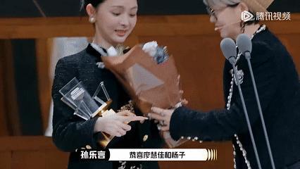 让章子怡熬大夜的罪魁祸首找到了终于知道为啥章子怡在片场总熬夜了！杨子直接承认是自