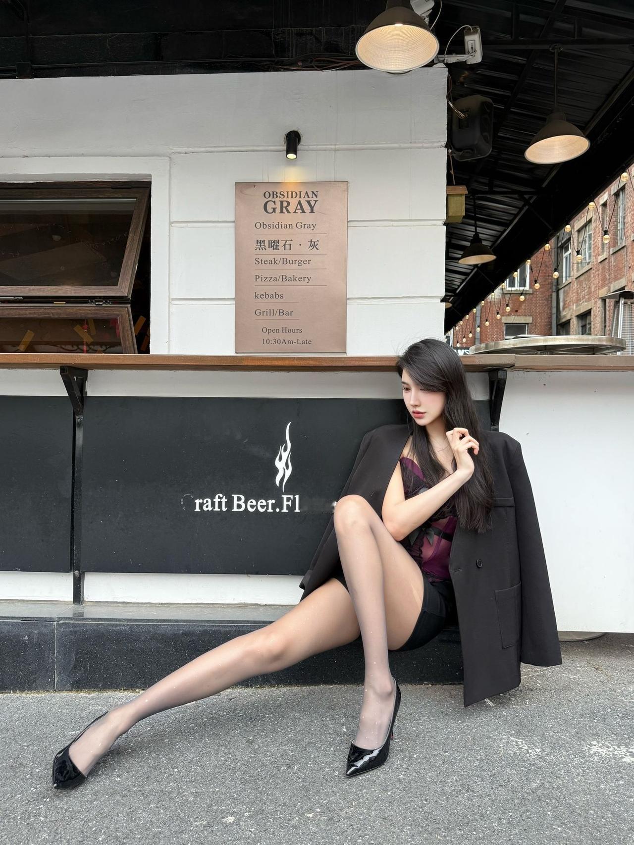 女生搭配什么衣服才能显的腿不弯