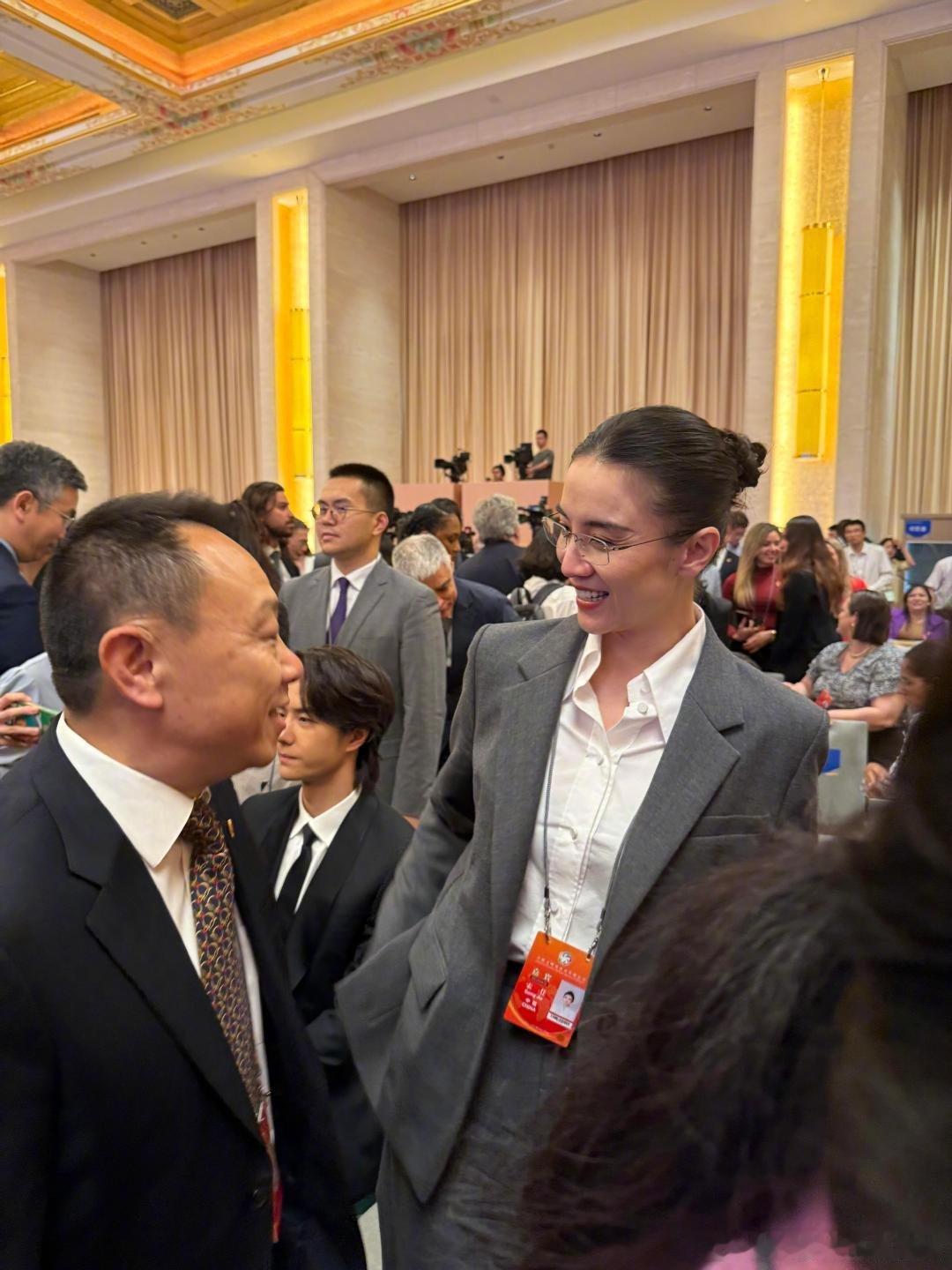 张译王一博宋佳ie分明宋佳王一博社交状态 e人和i人的社交状态，在王一博宋佳张译