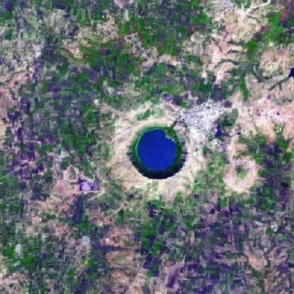 地质地貌🌍【博苏姆推湖：自然之圆，地质之谜】  🔍世界最圆天然湖泊：加纳的“