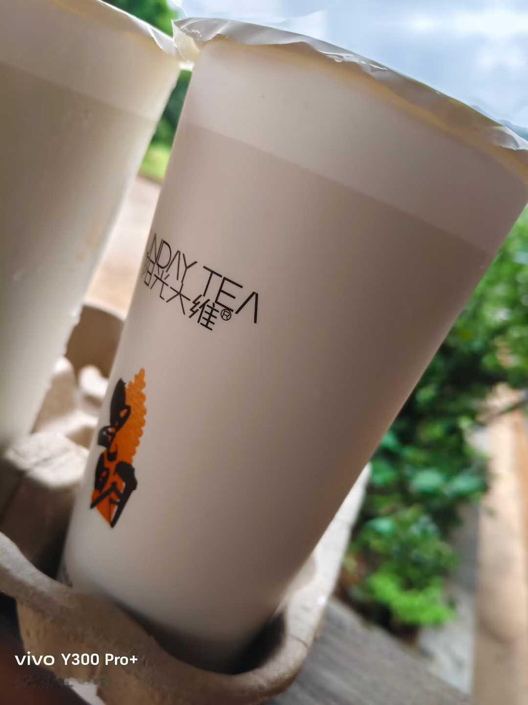 朋友们有秋天的第一杯奶茶 ​​​