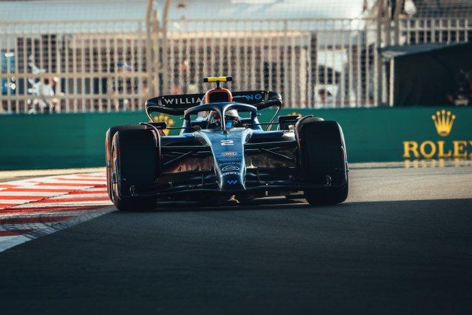 在F1比利时站点，有很多经典的逆袭场景，给大家例举3个经典瞬间。
2006年：巴