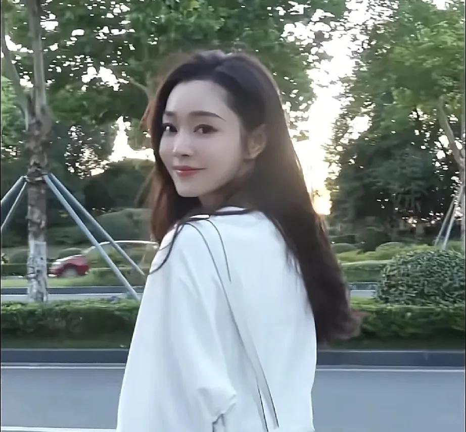 王鸥宋轶，你觉得谁更美 宋轶 王鸥   
近期，王鸥和宋轶同框的画面又一次在网友