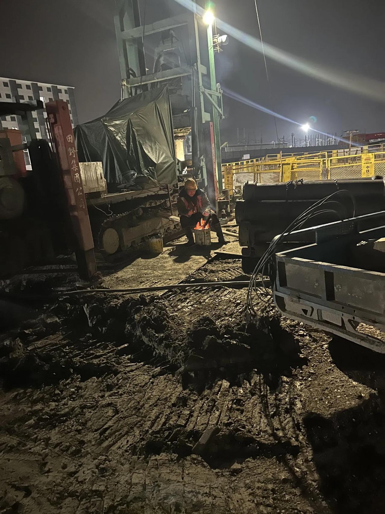 干了一年工地，感觉就是温水煮青蛙，非常的内耗，感觉天天有干不完的活，忙不完的资料