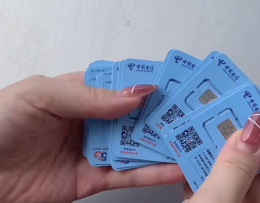 20多年就换过一次手机号，估计全国也算换号最少的一拨人了，我老婆从有手机后，就没