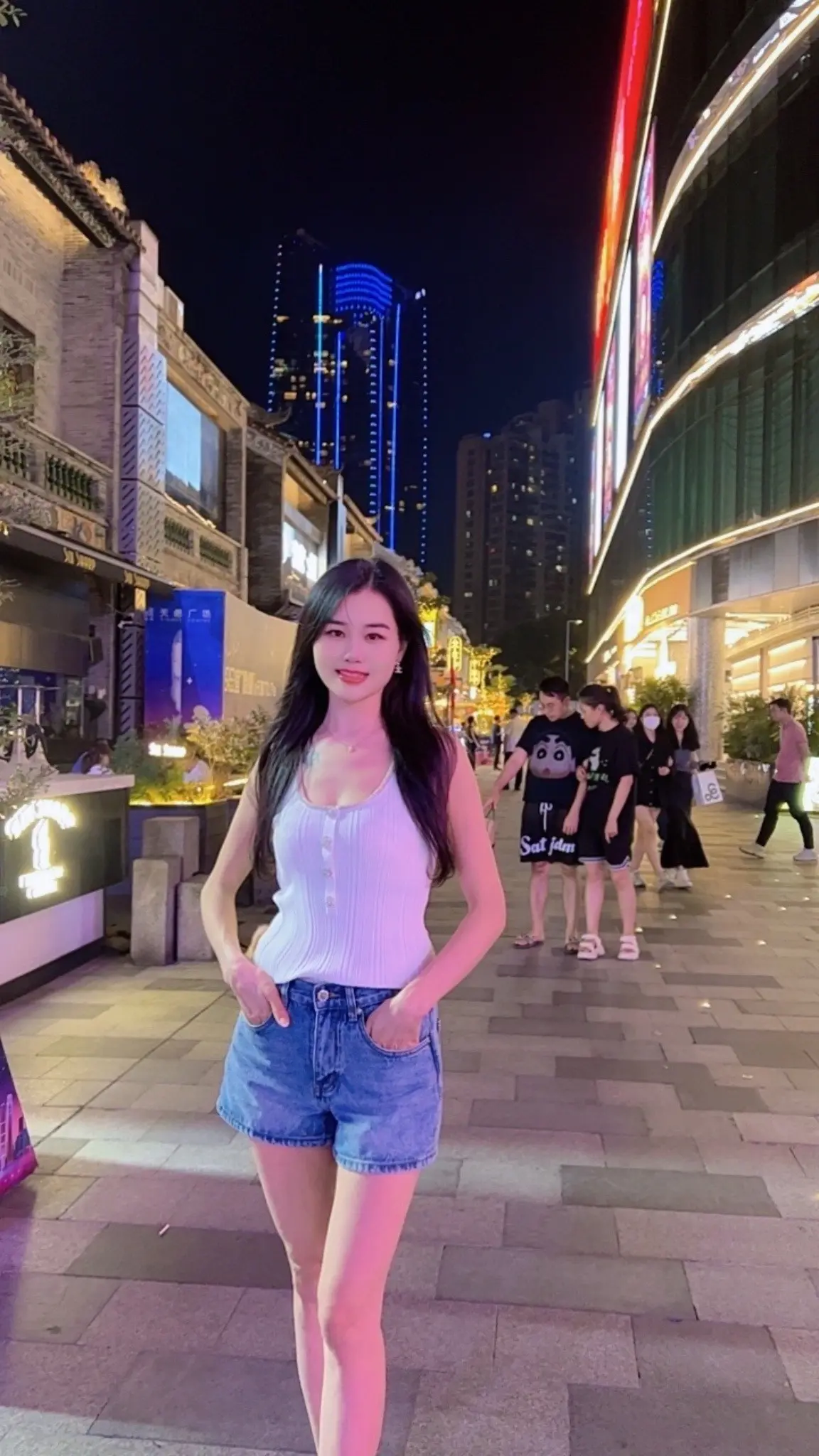 发黄的像片、斑驳的灯影以及古老的信，都会成为抹不去的记忆
