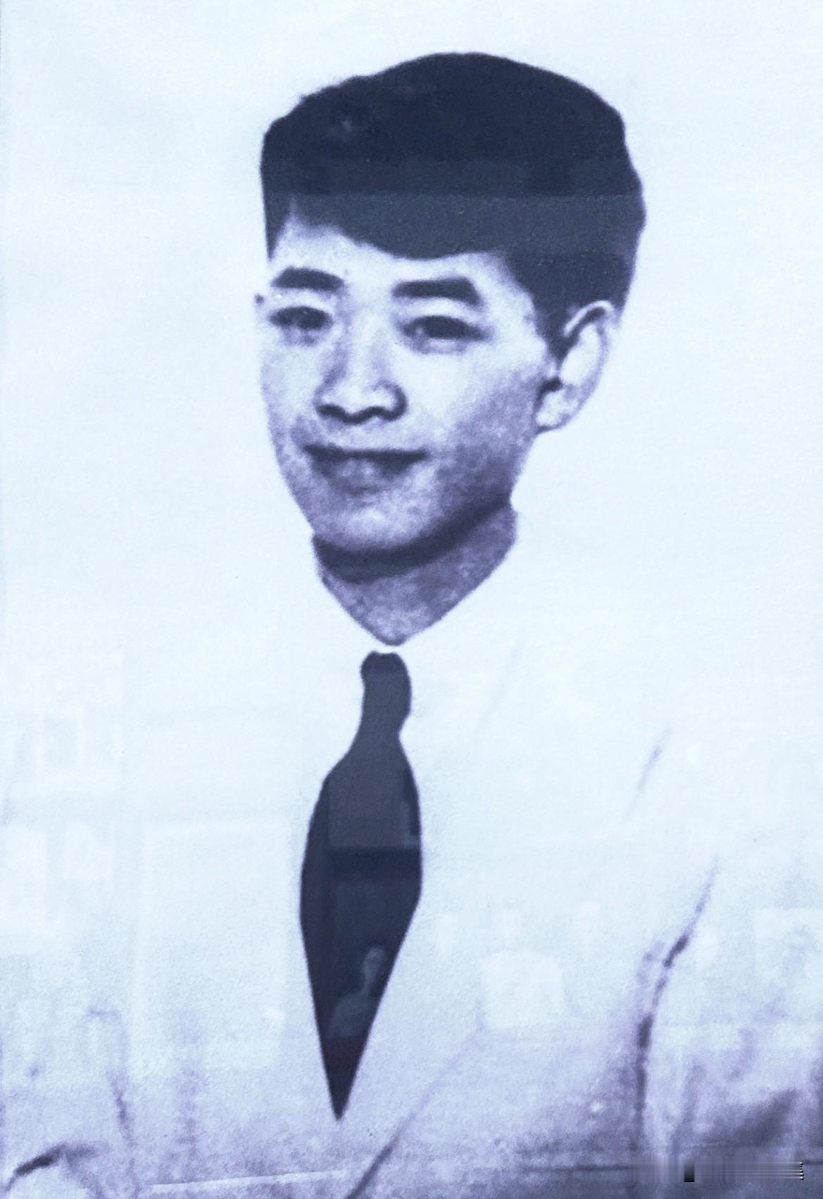 1938年，抗日战争全面爆发，中共中央长江局在武汉成立，领导南方各省党的工作。于