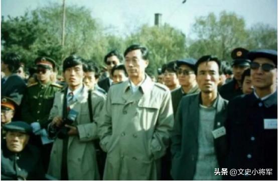 1993年11月24日拂晓，沈阳市长武迪生和助手张力女士，临时决定乘坐直升机，前
