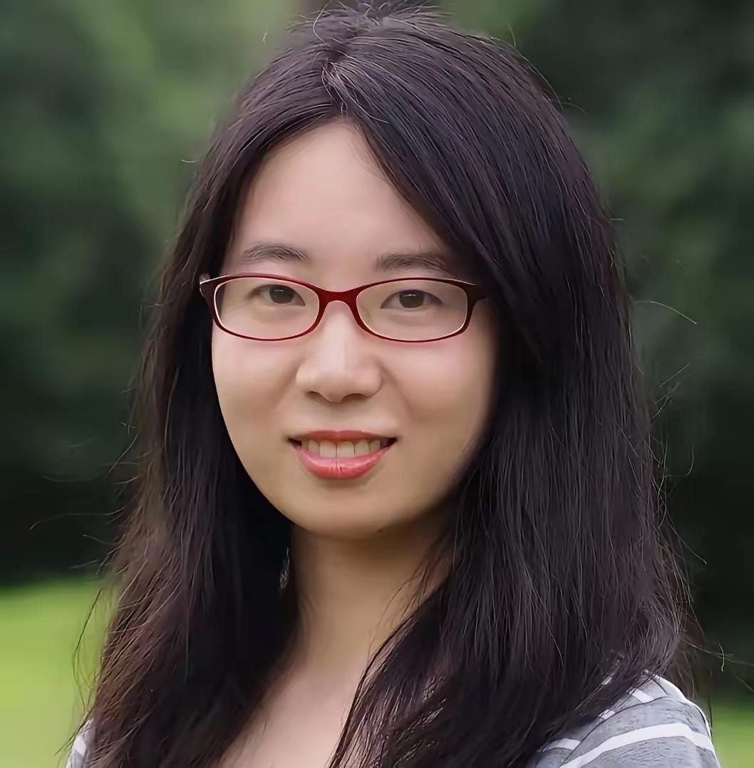 很多人都在好奇，付磊为什么会选择曾梦琪，不少人第一反应就是去评判对方的外貌。
