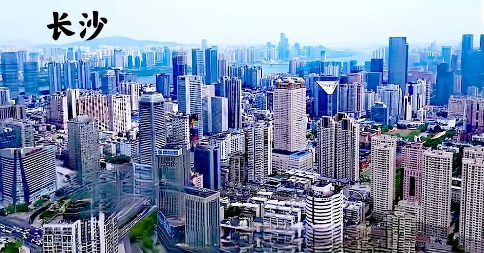 #秋日生活打卡季#说到长沙虽然比不了那些副省会城市，但是长沙的经济也没有下滑，综
