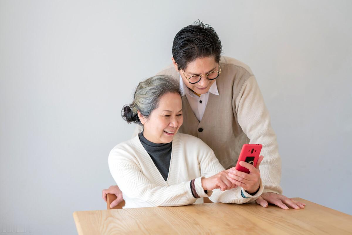 写给新中国成立前出生的老朋友们…
光阴似箭，岁月如梭，咱们这些49年前出生的老朋