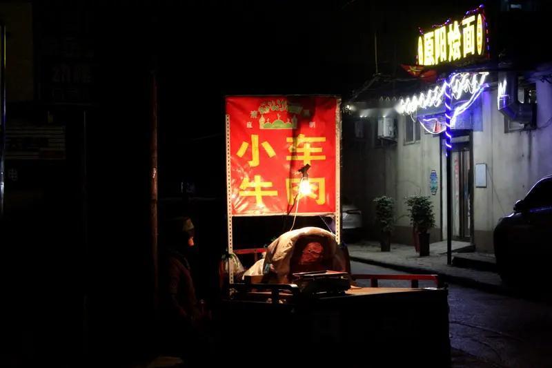 如果不缺钱，我大概率还是会工作，但肯定不是为了谋生。就像小区张阿姨，拆迁分了三套