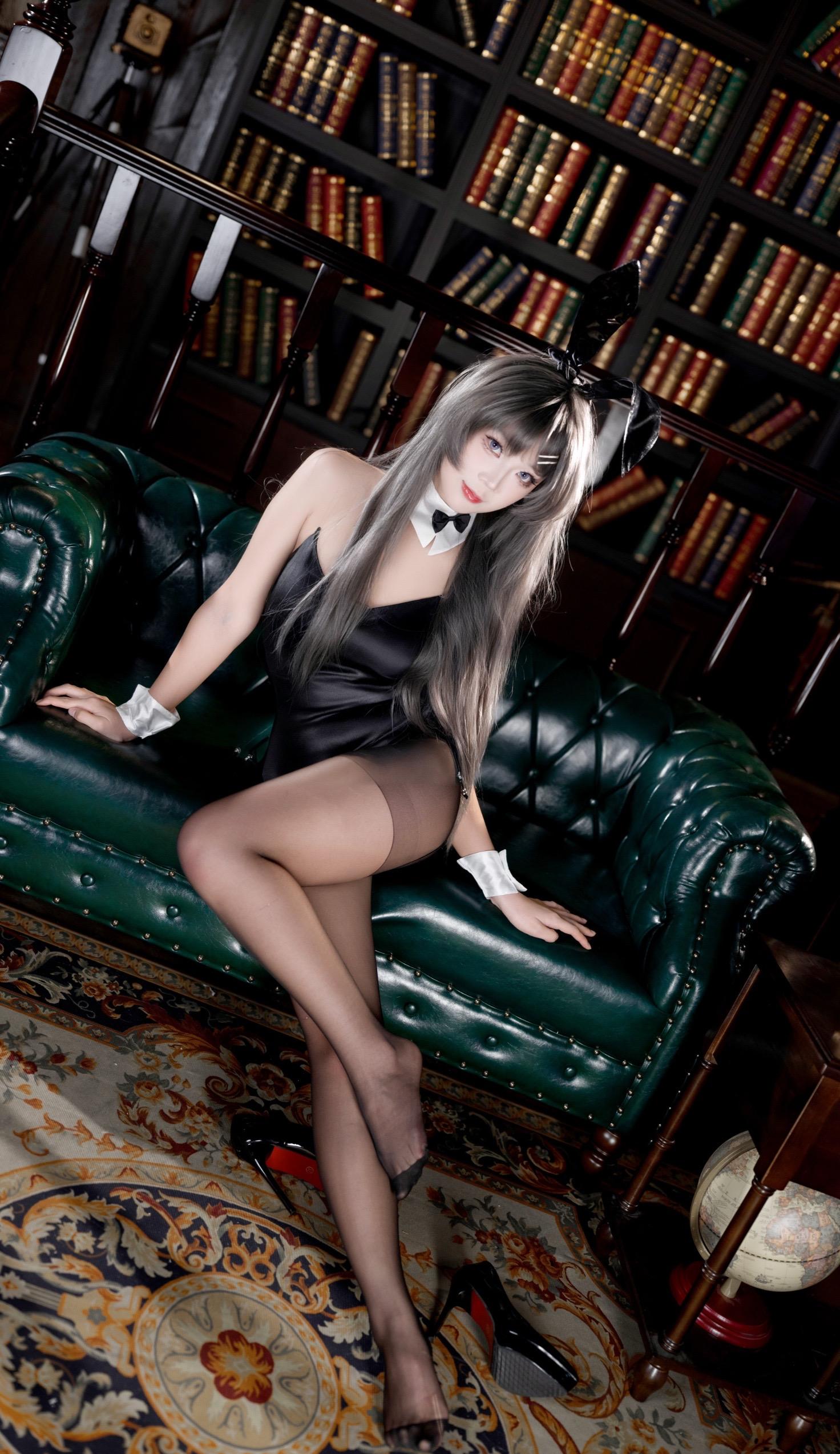 麻衣学姐兔女郎。设备：28-70 f2GM 灯光：棚子自带的300w+...