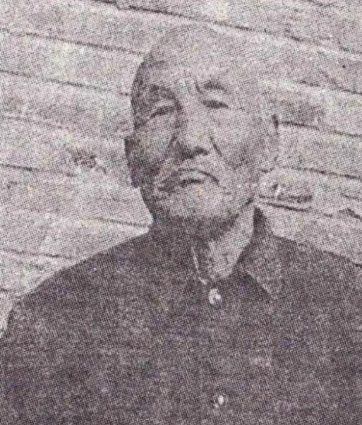1943年，八路军战士张思问被日军抓了俘虏。有一天，鬼子派他去地主家磨玉米面，地