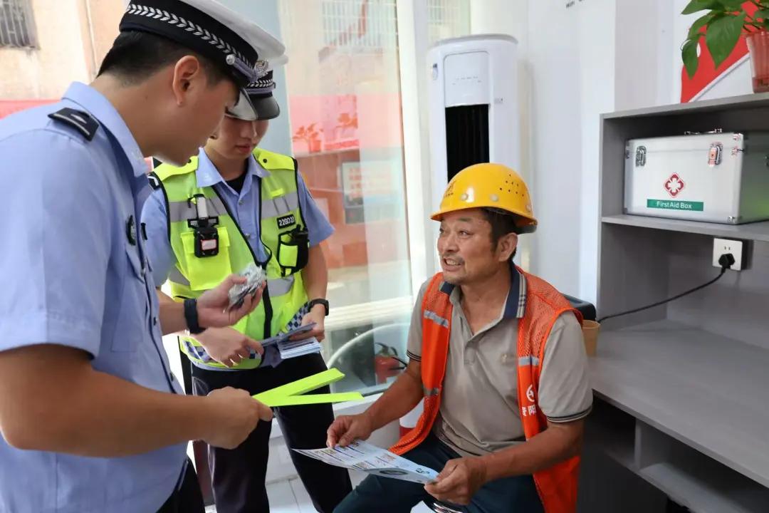 爱心驿站话安全 给户外劳动者添份安心