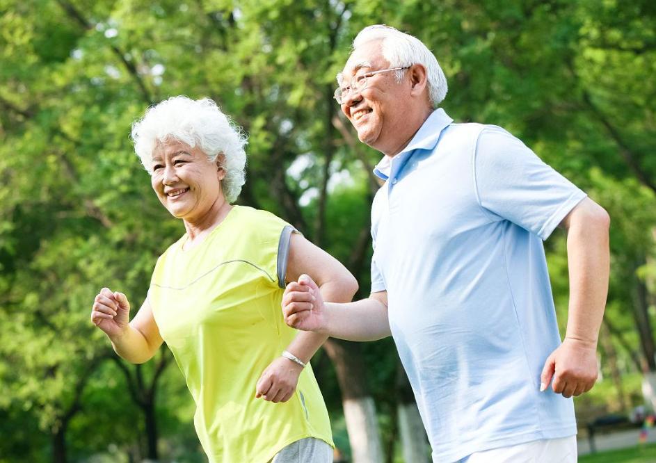 60岁大伯每天坚持晨跑，半年后去医院检查，检查结果惊讶

